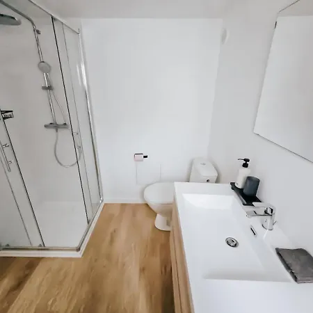 Champagne Getaway, Spacious House *