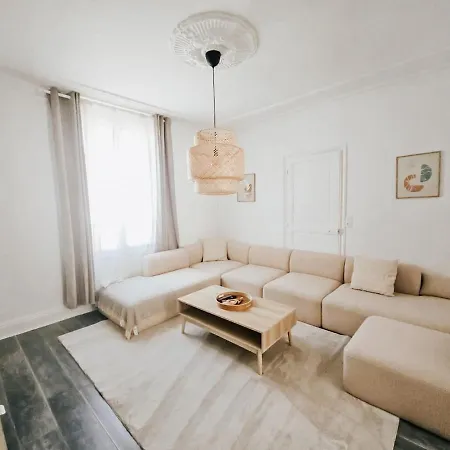 Champagne Getaway, Spacious House Semesterbostad *