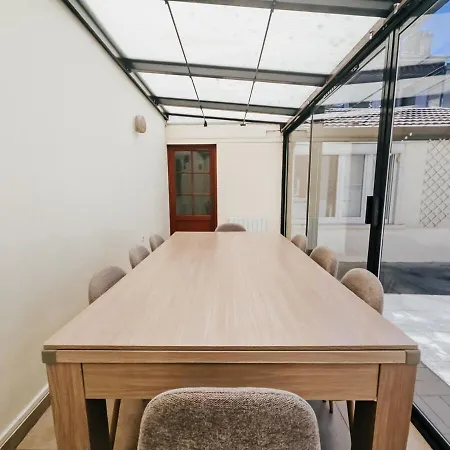 Semesterbostad Champagne Getaway, Spacious House *