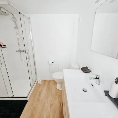 Semesterbostad Champagne Getaway, Spacious House *