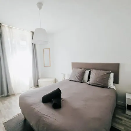 Champagne Getaway, Spacious House Semesterbostad