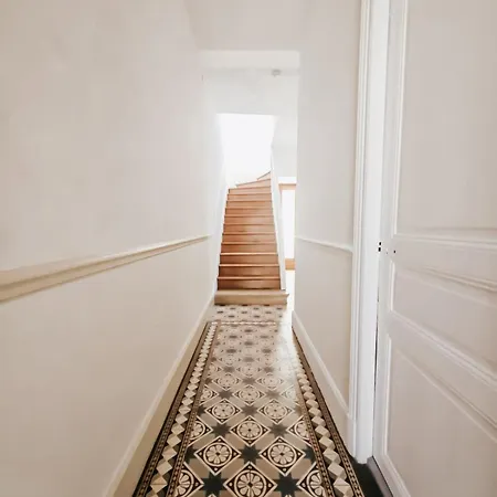 Semesterbostad Champagne Getaway, Spacious House *