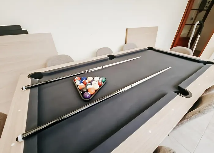 Champagne Getaway, Spacious House *